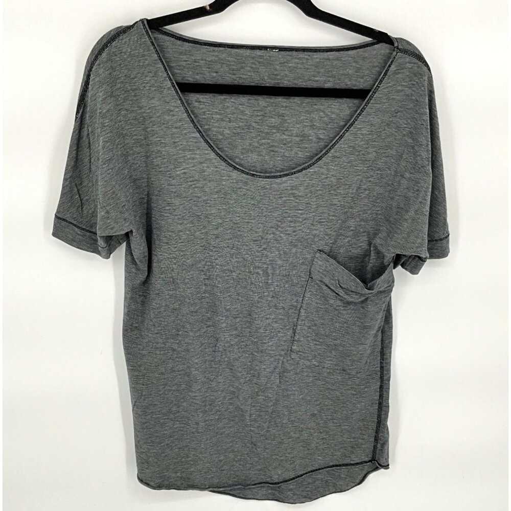 Lululemon Women's Large Heathered Grey Short Sleeve Top‎ With Pocket